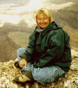 Ursula am Rand des Grand Canyon