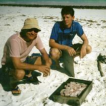 Gerald r&auml;uchert Fische